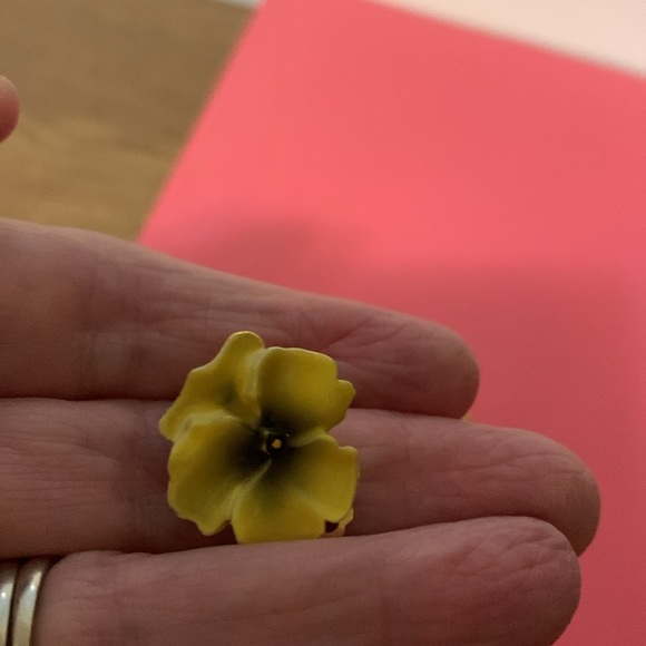 Yellow floral clip on earrings - Picture 3 of 4